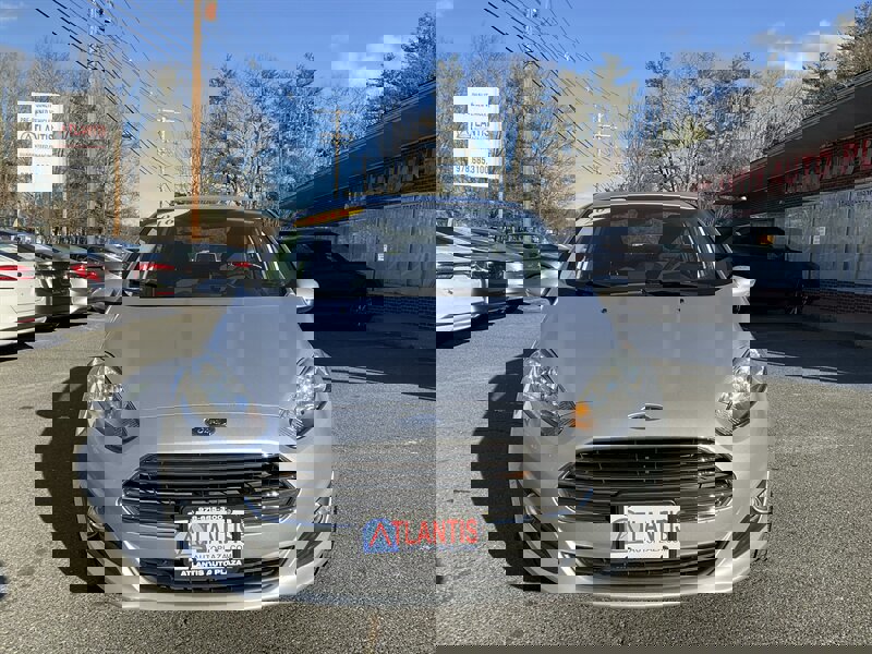 Used 2016 Ford Fiesta SE w/ Equipment Group 201A image 2