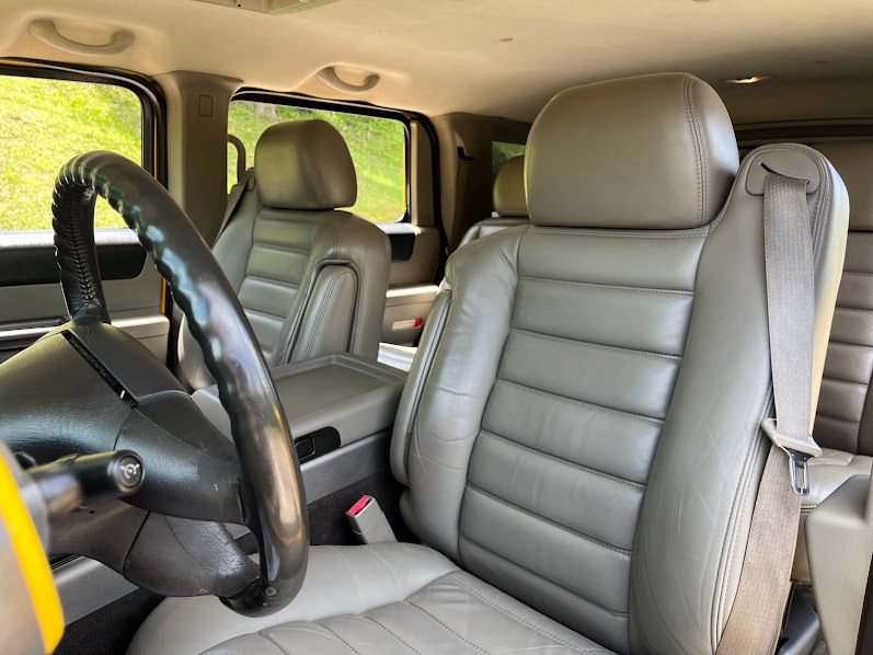 Used 2004 HUMMER H2 w/ Preferred Equipment Group AWD/4WD image 9