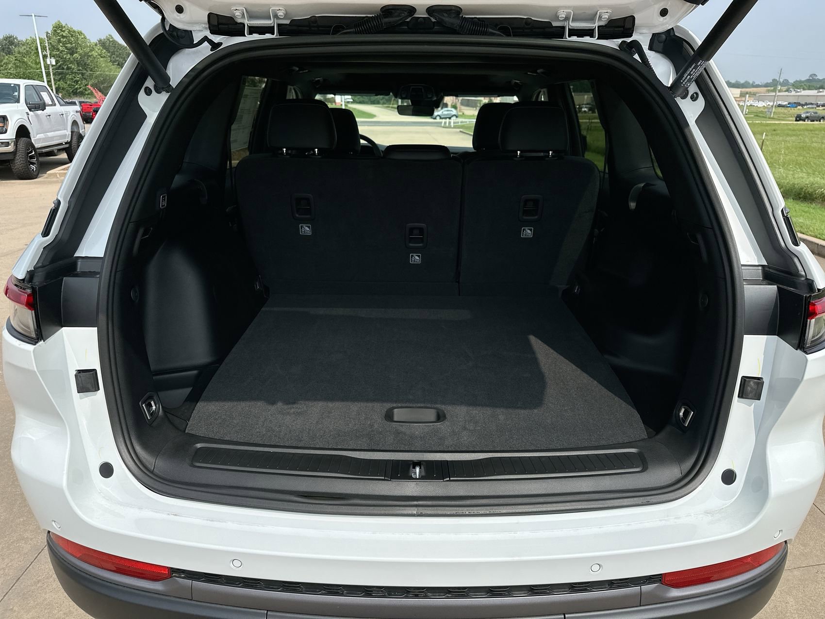 New 2026 Jeep Grand Cherokee Altitude AWD/4WD image 25