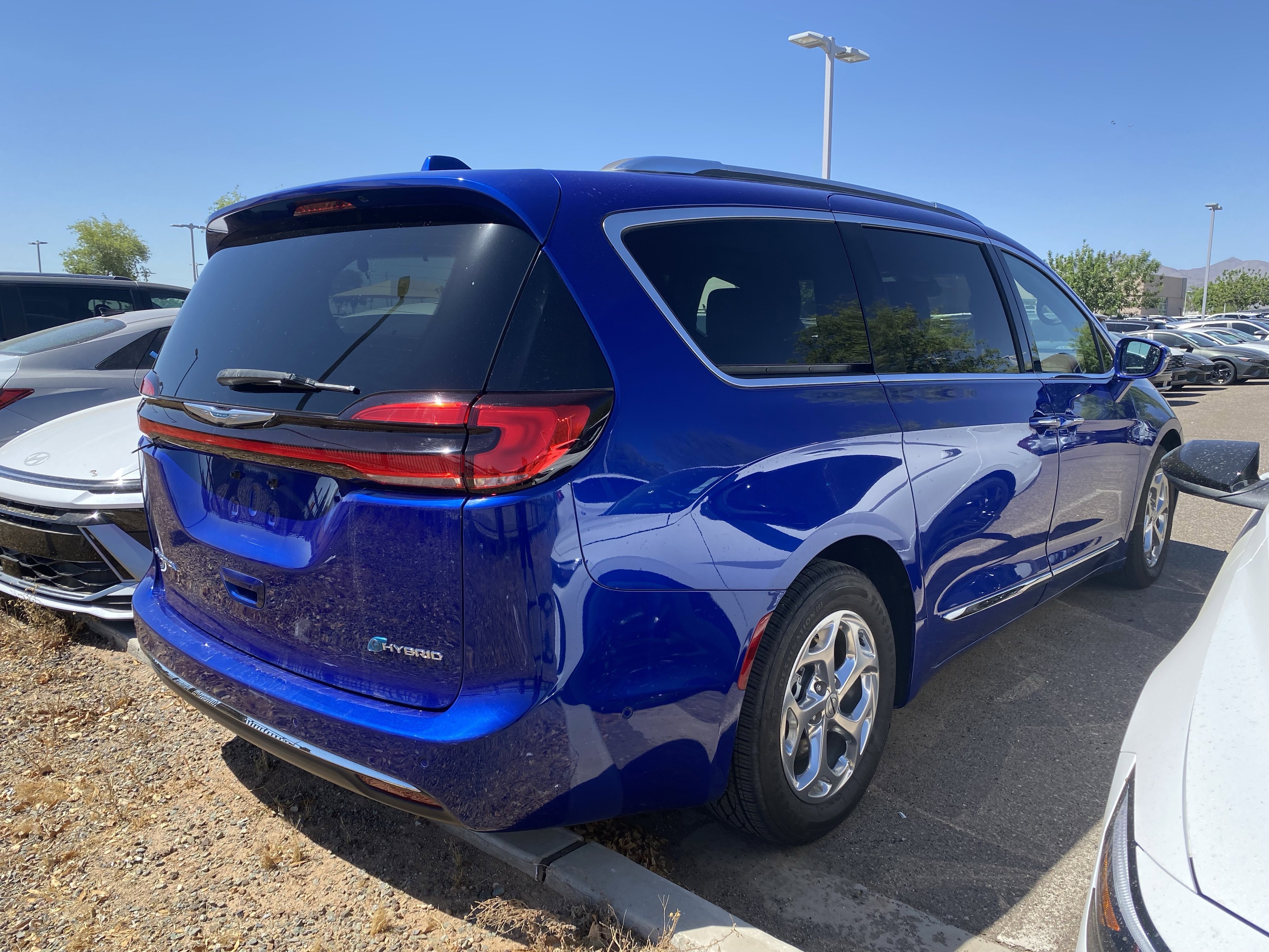 Used 2021 Chrysler Pacifica Limited w/ Premium & Safety Sphere Group image 2