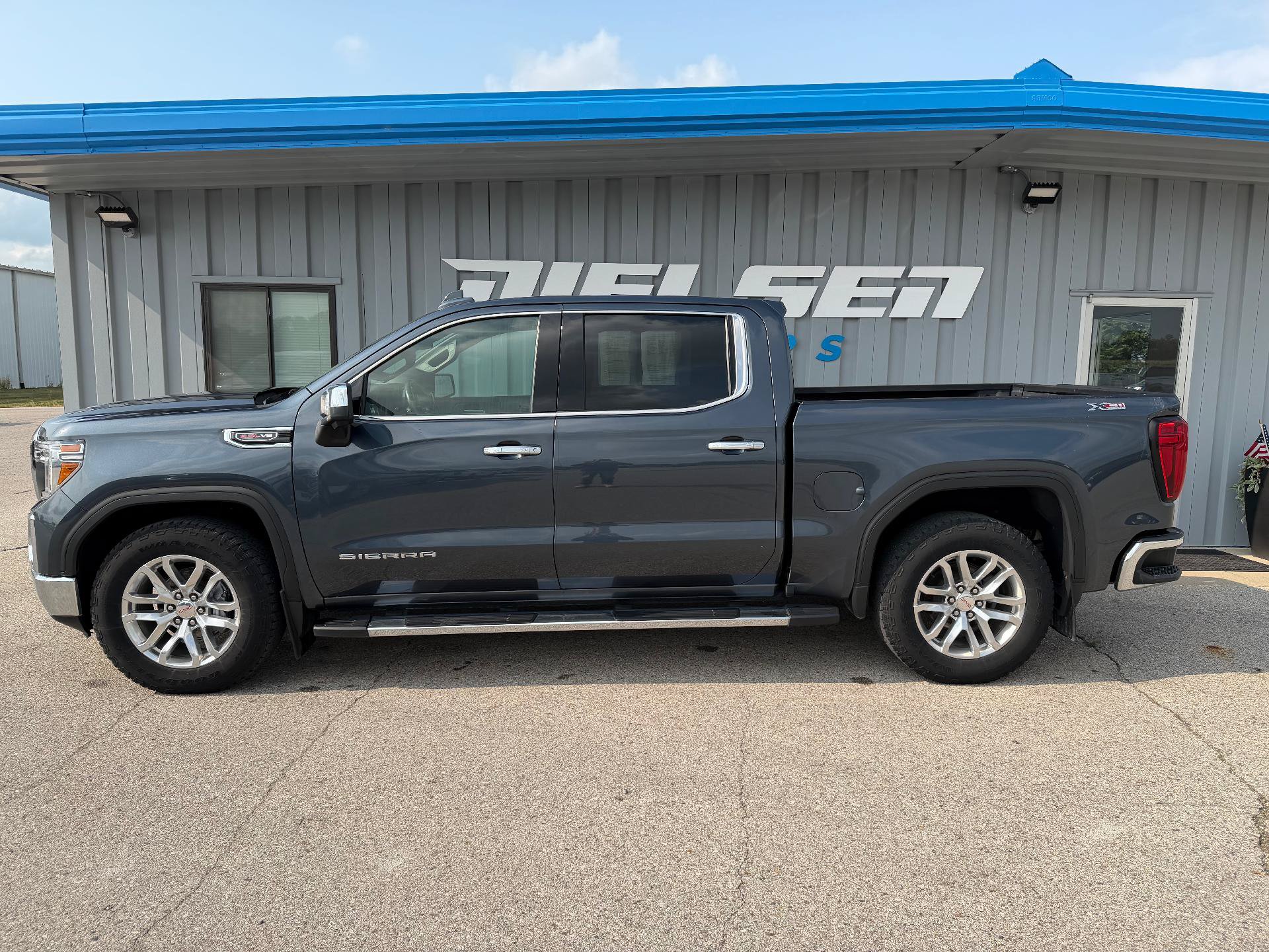 Used 2021 GMC Sierra 1500 SLT w/ SLT Premium Plus Package AWD/4WD image 1