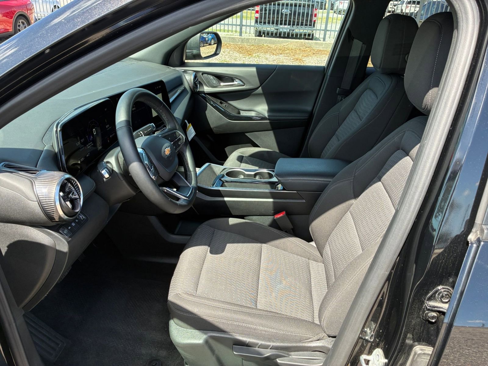 Used 2025 Chevrolet Equinox LT AWD/4WD image 23