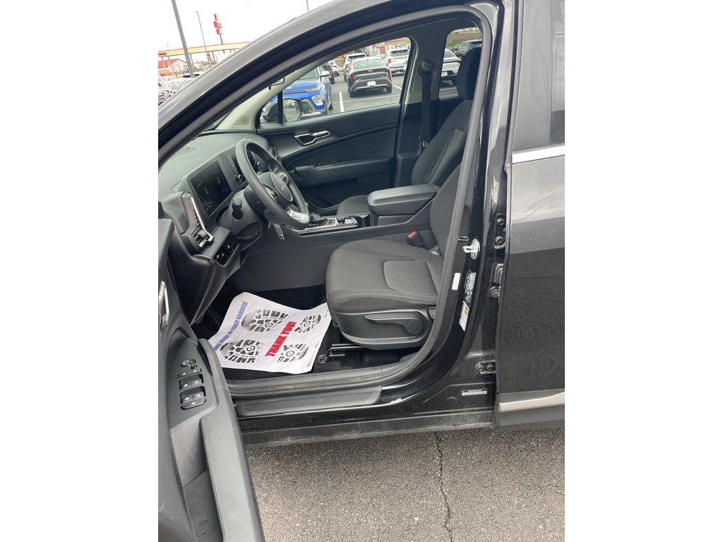 Used 2024 Kia Sportage LX image 11
