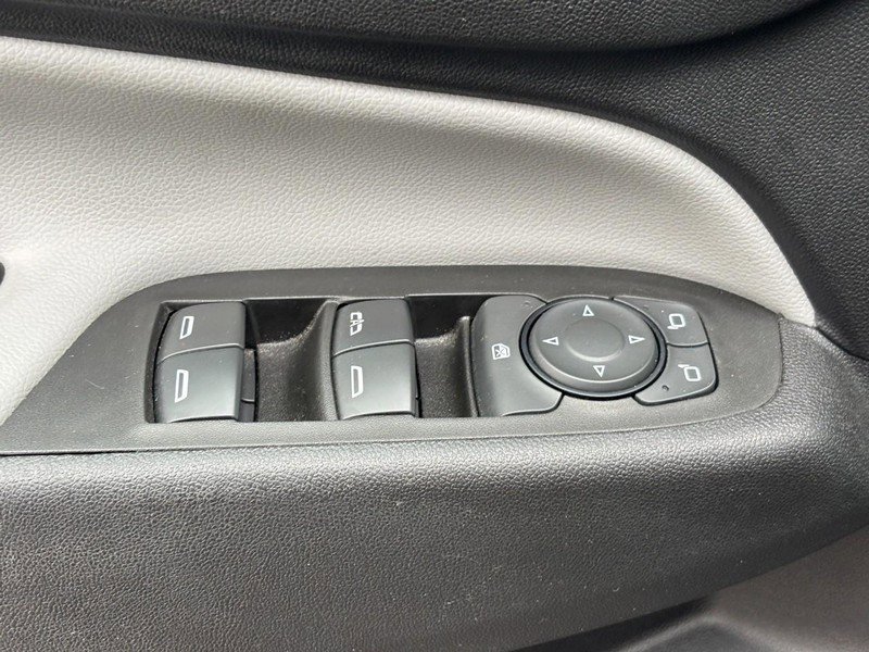 Used 2020 Chevrolet Equinox LS w/ LS Convenience Package image 15