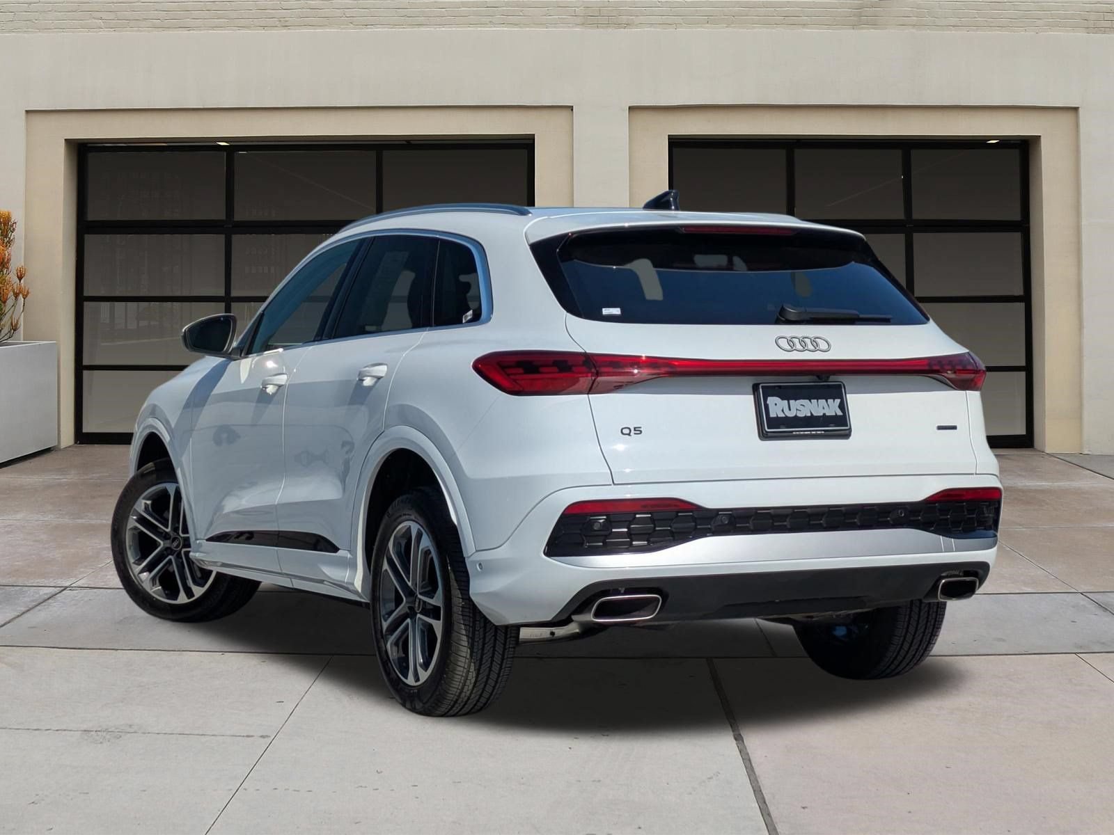 Used 2025 Audi Q5 Premium w/ Convenience Package AWD/4WD image 2