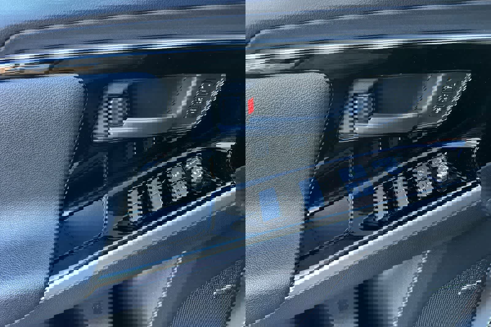 Used 2024 Subaru Solterra Limited image 12