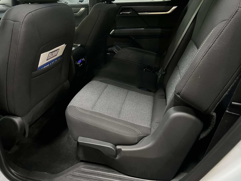 Used 2025 GMC Acadia Elevation FWD image 11