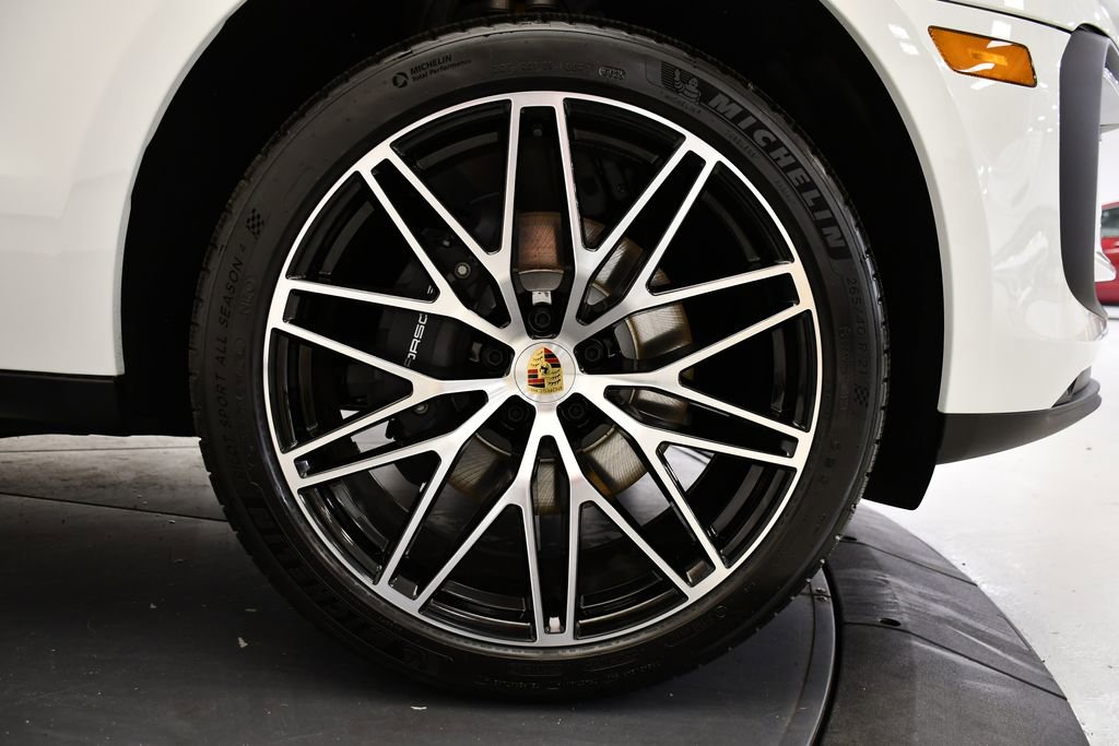 Used 2026 Porsche Macan AWD/4WD image 19