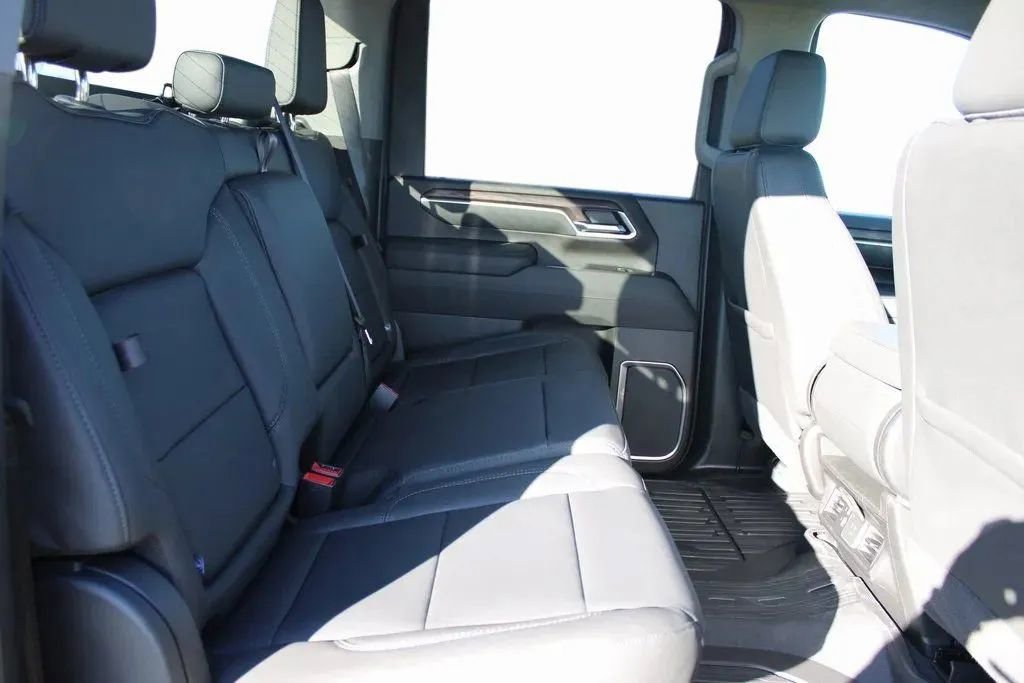 New 2026 GMC Sierra 3500 SLT image 23