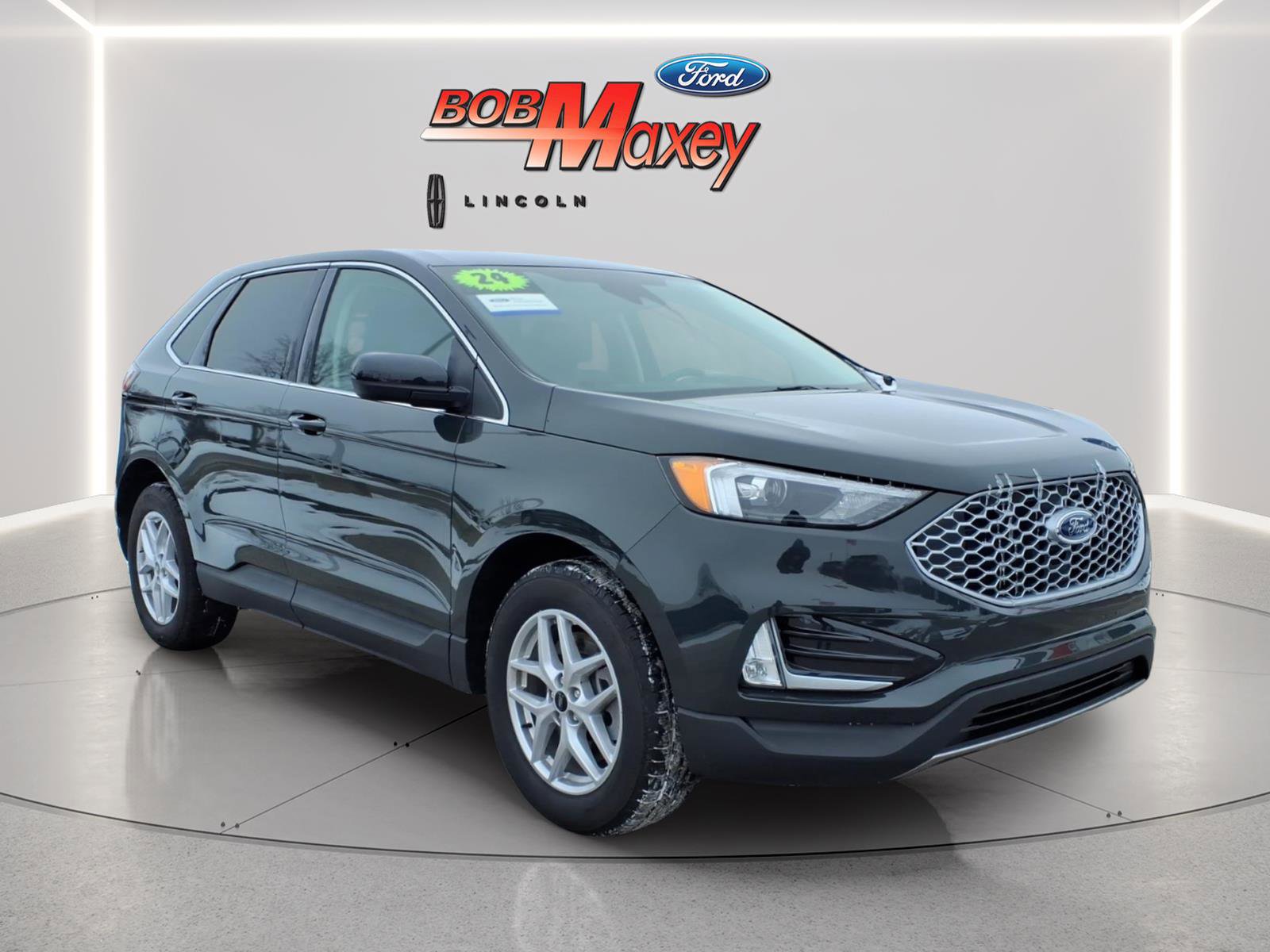 Used 2024 Ford Edge SEL w/ Convenience Package image 3