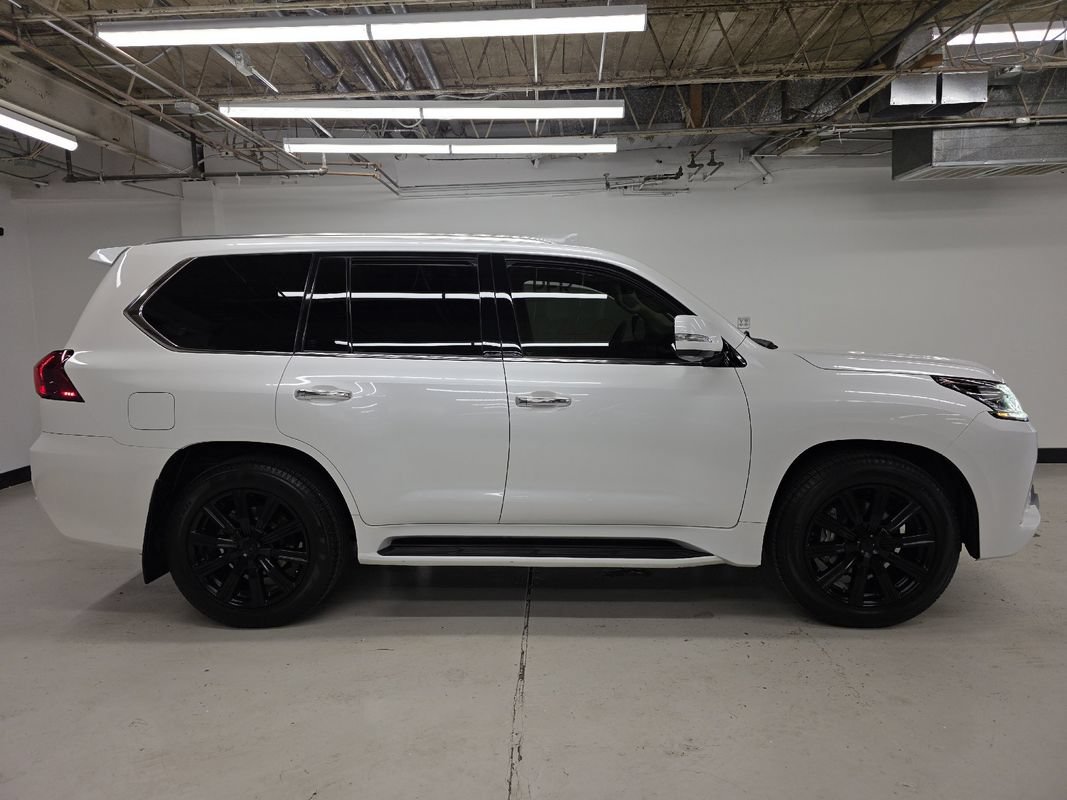 Used 2017 Lexus LX 570 4WD w/ Luxury Package image 10