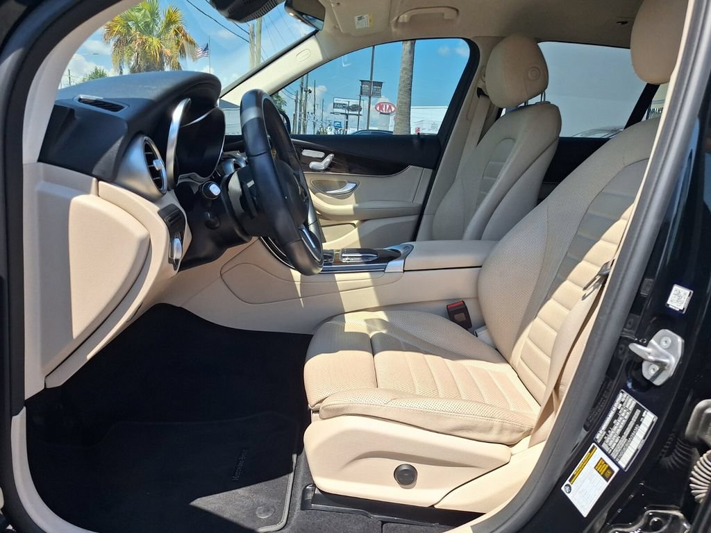 Used 2021 Mercedes-Benz GLC 300 image 11