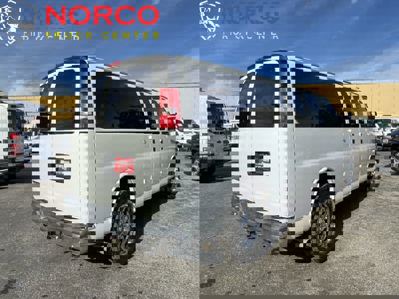 Used 2020 Chevrolet Express 3500 LT w/ LT Preferred Equipment Group image 10