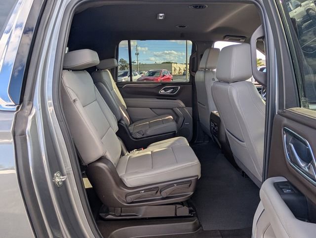 Used 2022 Chevrolet Suburban LT w/ Luxury Package image 13