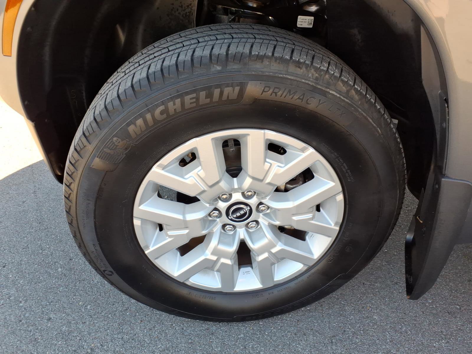Used 2022 Nissan Frontier SV w/ Technology Package AWD/4WD image 9