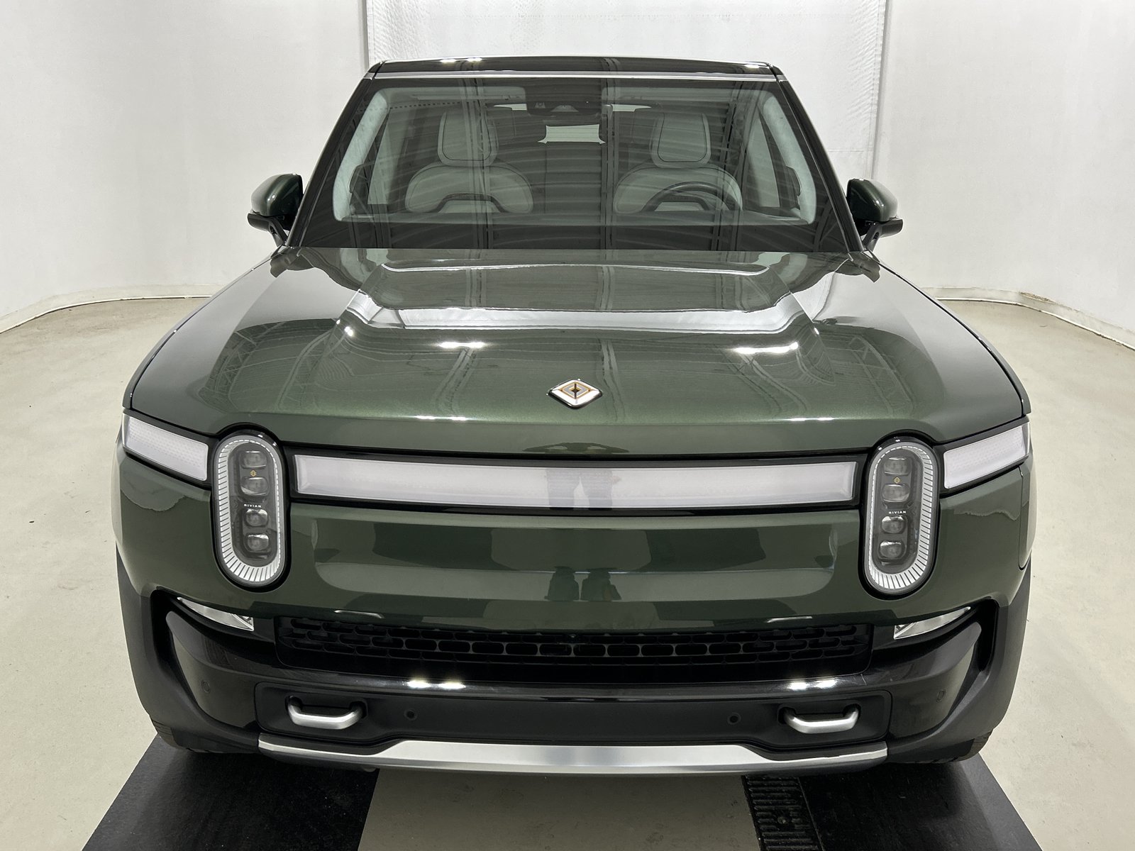 Used 2024 Rivian R1S Adventure AWD/4WD image 8