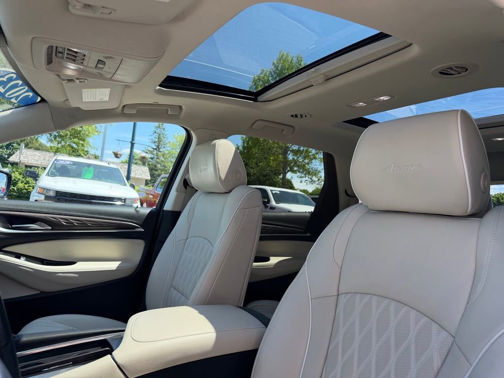 Certified 2023 Buick Enclave Avenir FWD image 18