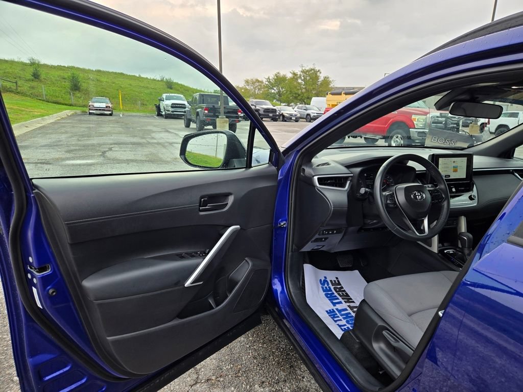 Used 2025 Toyota Corolla Cross AWD Hybrid w/ Moonroof Package image 12
