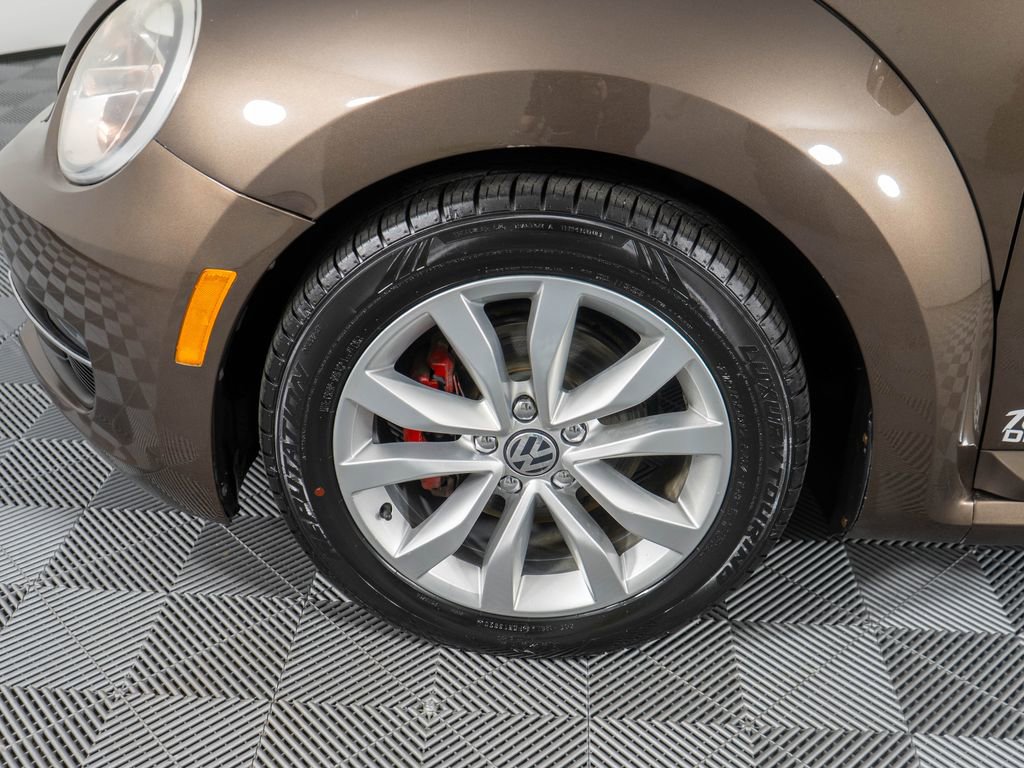 Used 2013 Volkswagen Beetle TDI FWD image 23