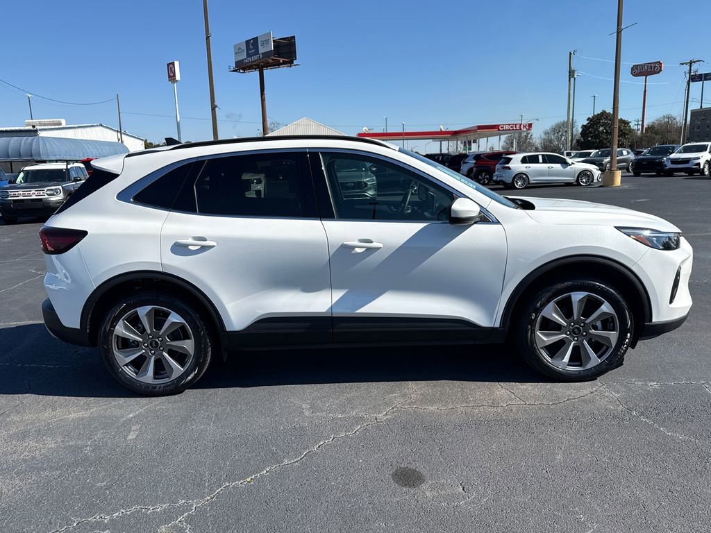 Certified 2025 Ford Escape Platinum w/ Class II Trailer Tow Package image 8