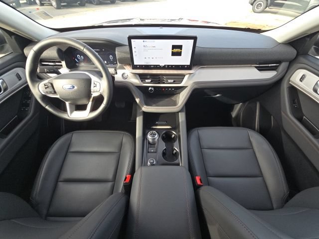 Used 2025 Ford Explorer Active w/ Active Comfort Package RWD image 38