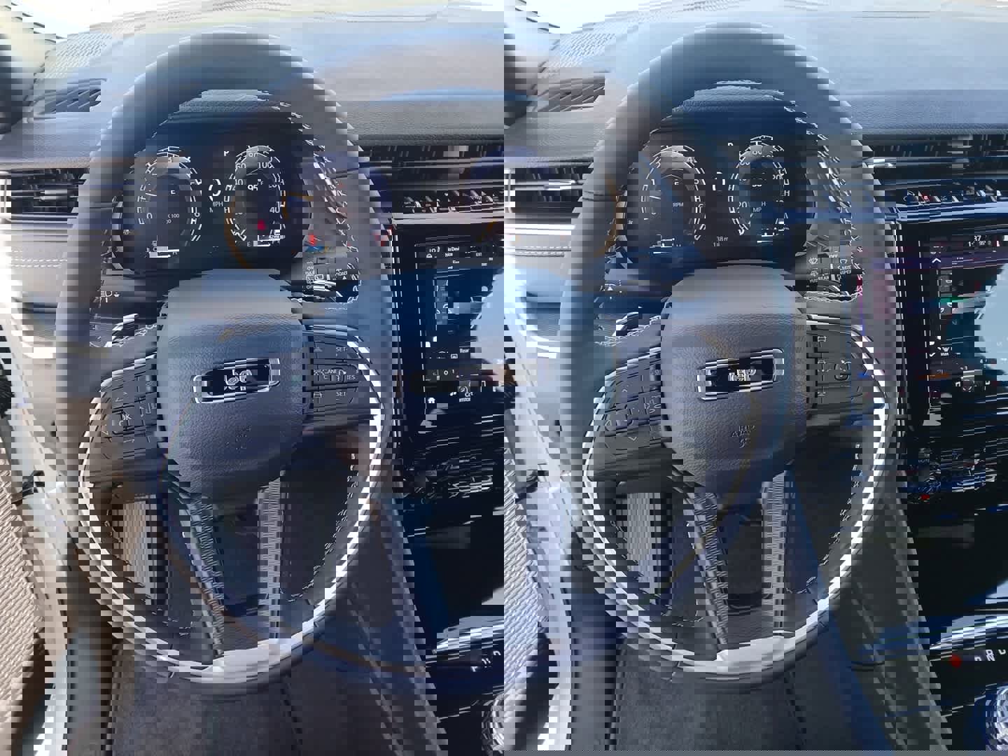 New 2025 Jeep Grand Cherokee L Laredo w/ Luxury Tech Group I image 24