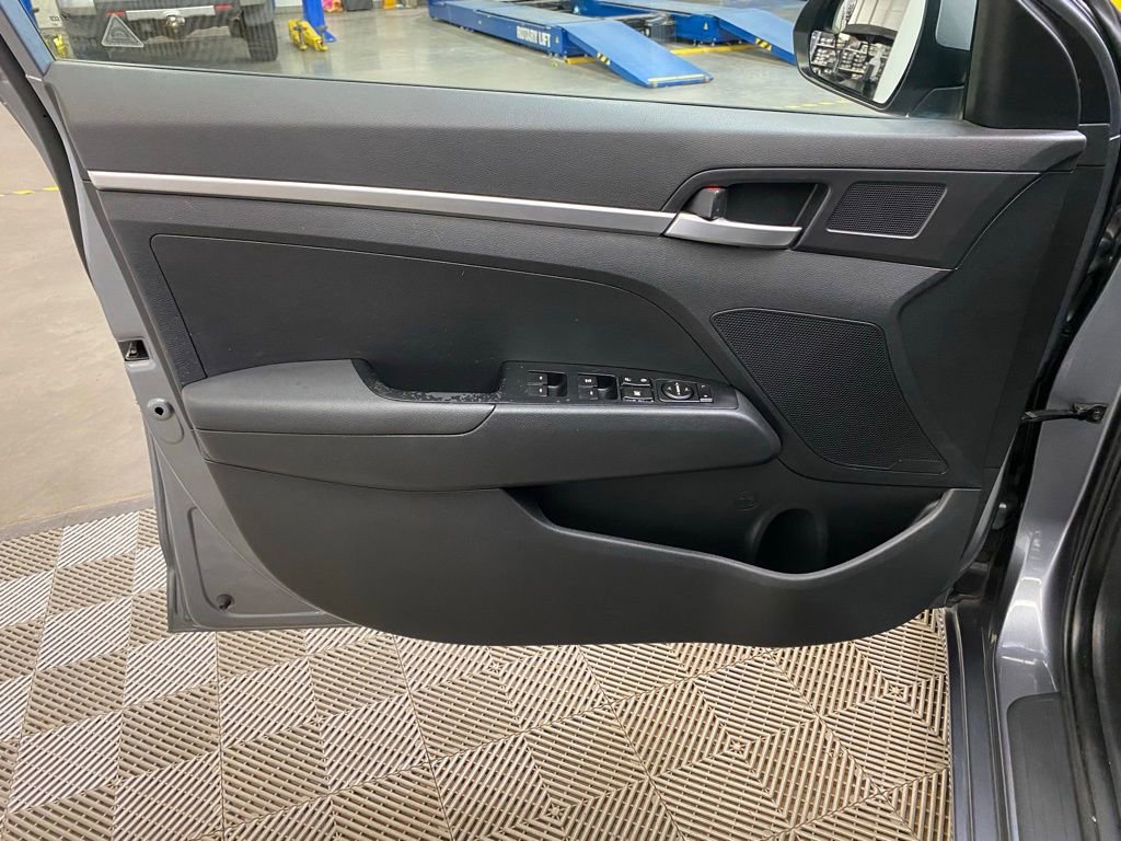 Used 2019 Hyundai Elantra SE w/ Cargo Package FWD image 20