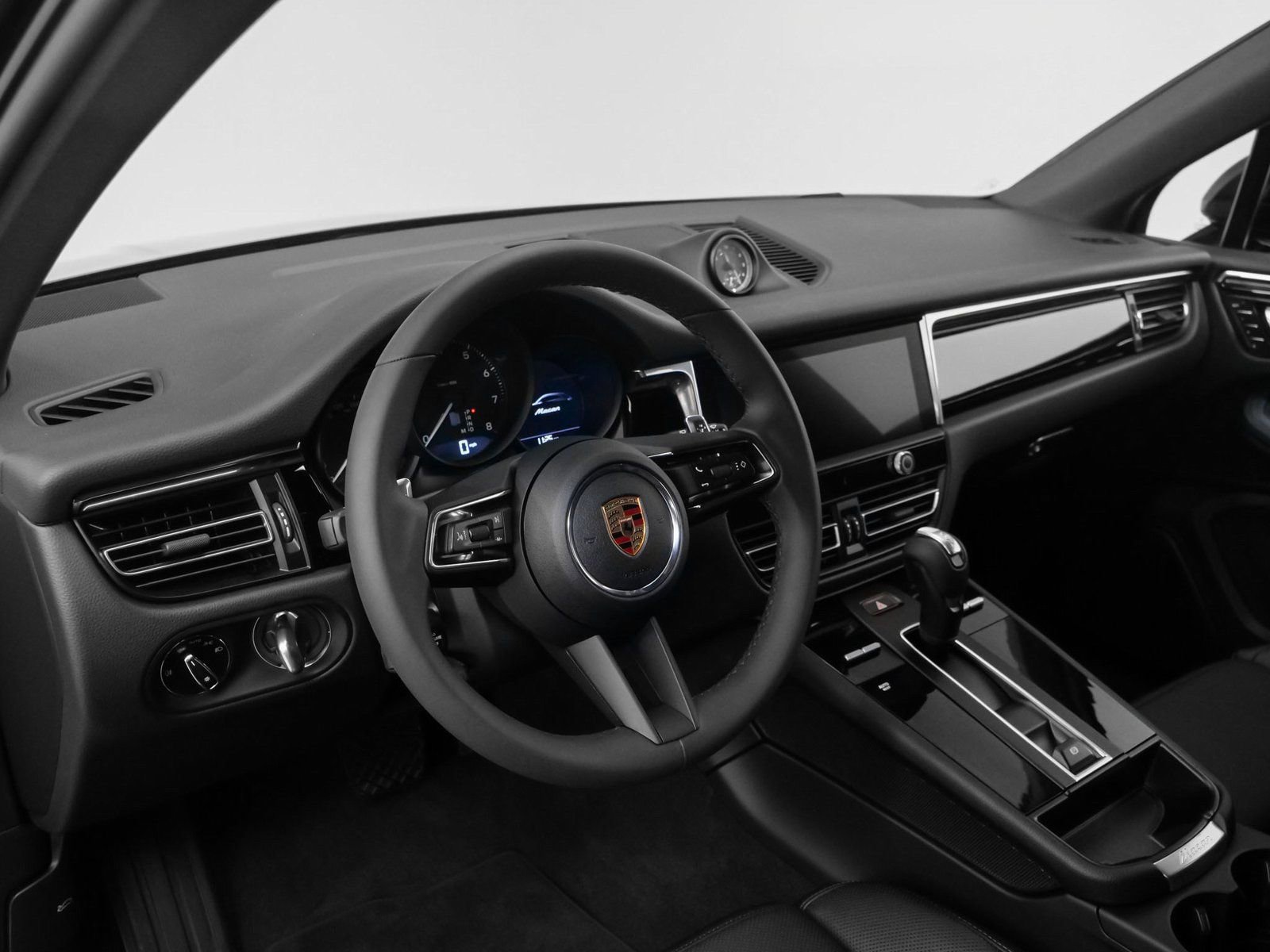 Certified 2025 Porsche Macan AWD/4WD image 4