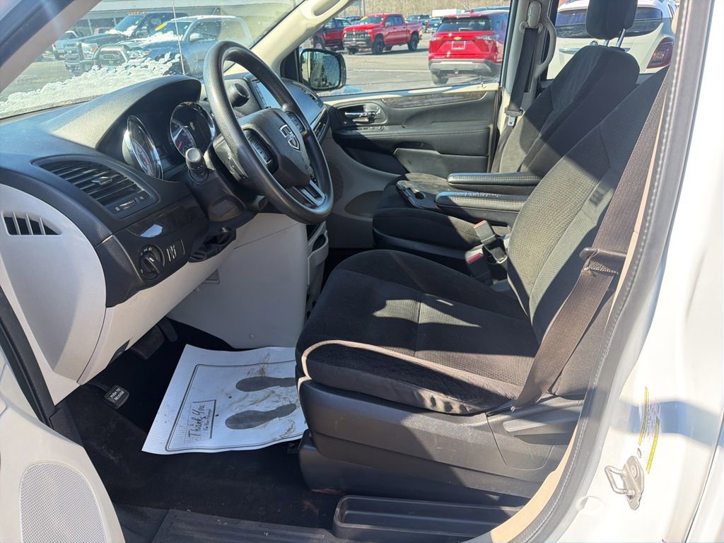 Used 2019 Dodge Grand Caravan SE w/ Mopar Premium Addition Group image 11