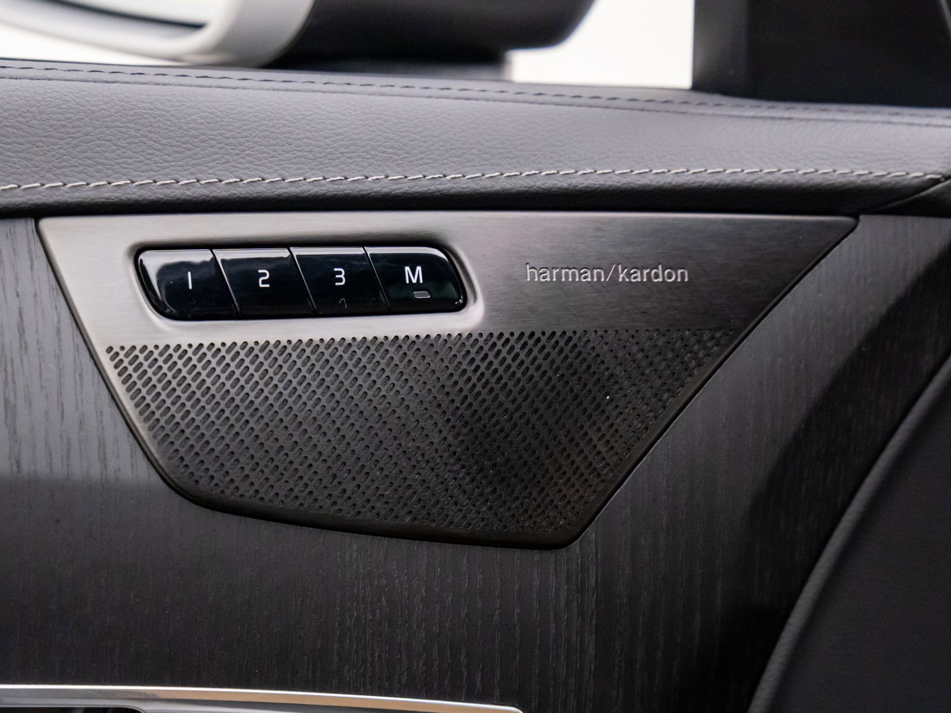 Used 2024 Volvo XC90 B6 Ultimate image 15