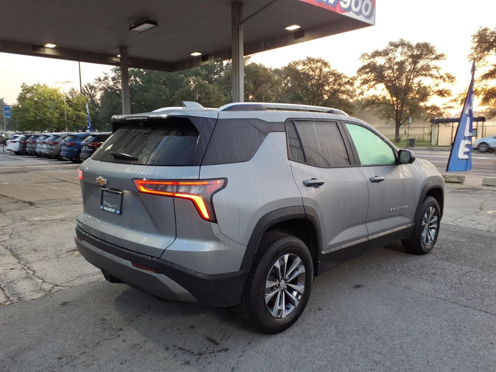 Used 2025 Chevrolet Equinox LT w/ Convenience Package II FWD image 3