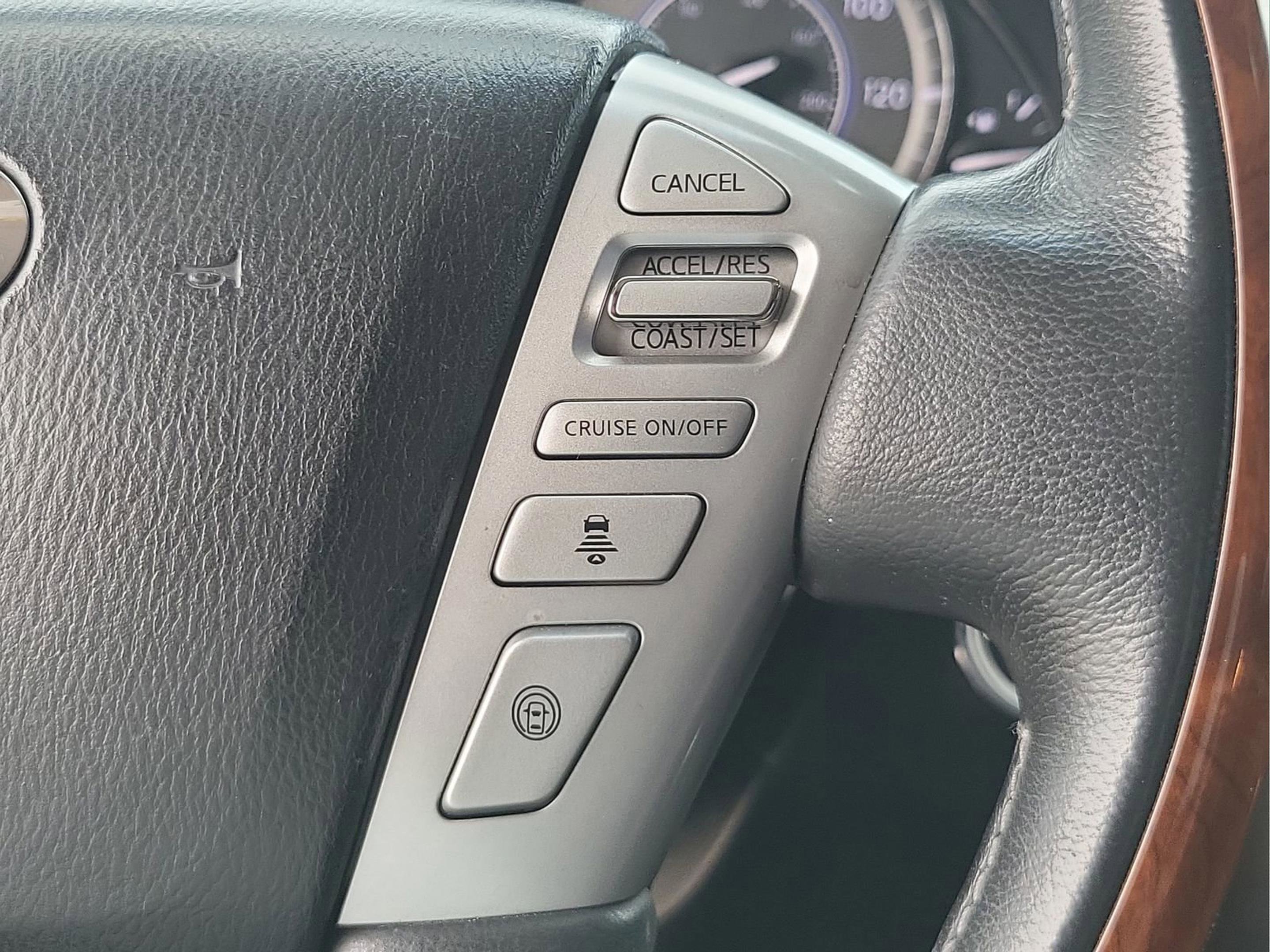 Used 2015 INFINITI QX80 4WD w/ Deluxe Technology Package image 10