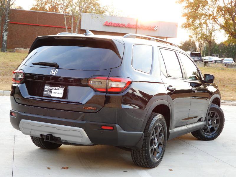 Used 2025 Honda Pilot TrailSport image 8