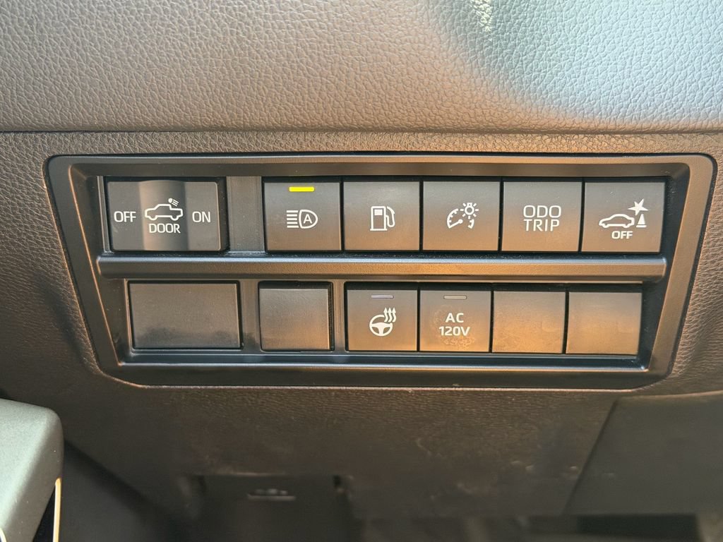 Used 2024 Toyota Tundra Limited AWD/4WD image 38