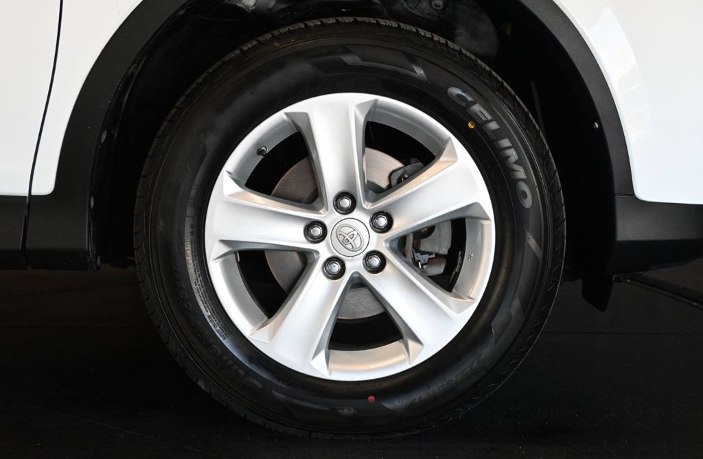 Used 2013 Toyota RAV4 XLE FWD image 9
