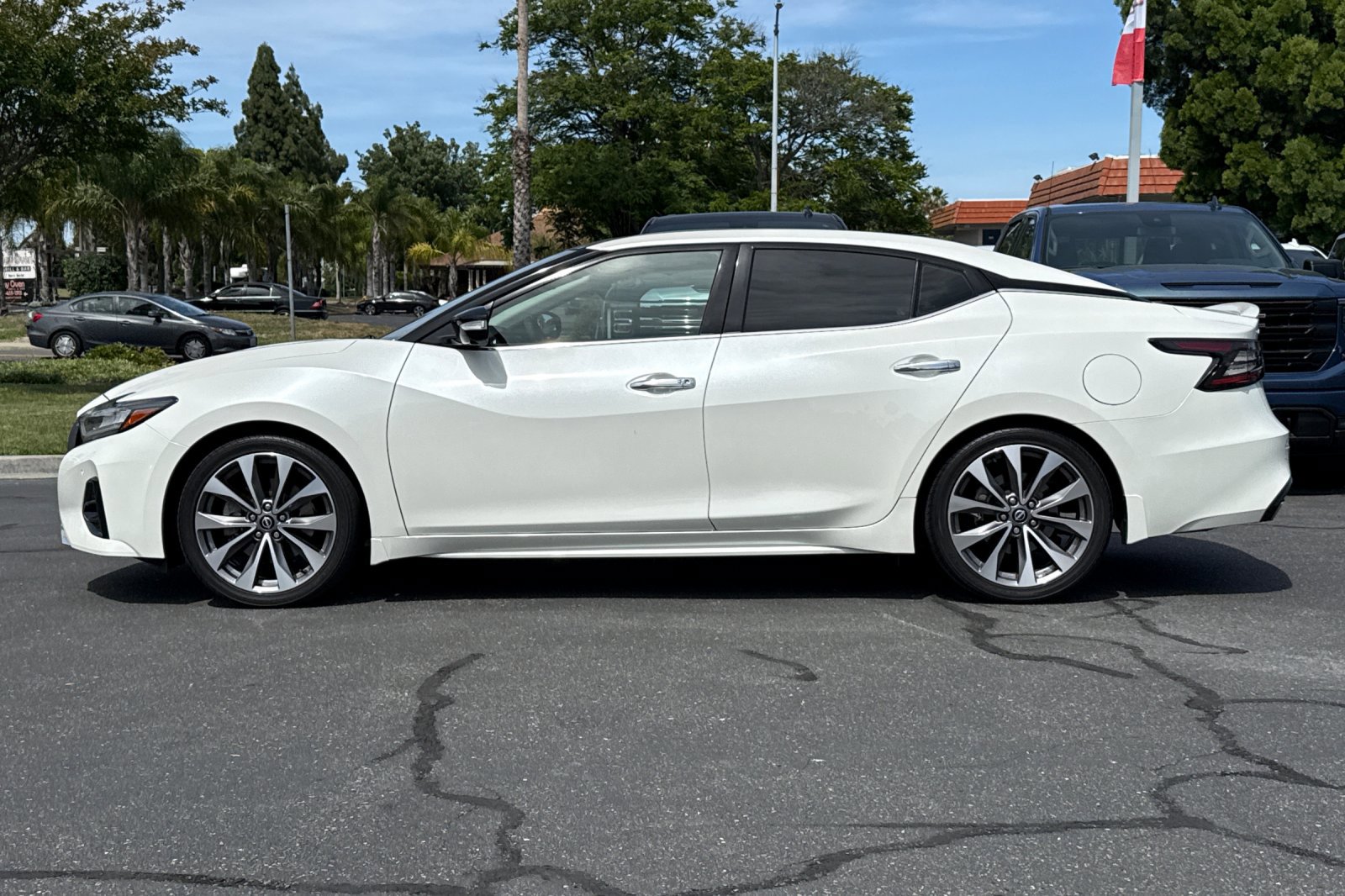 Used 2023 Nissan Maxima Platinum w/ Sport Mat Group FWD image 8