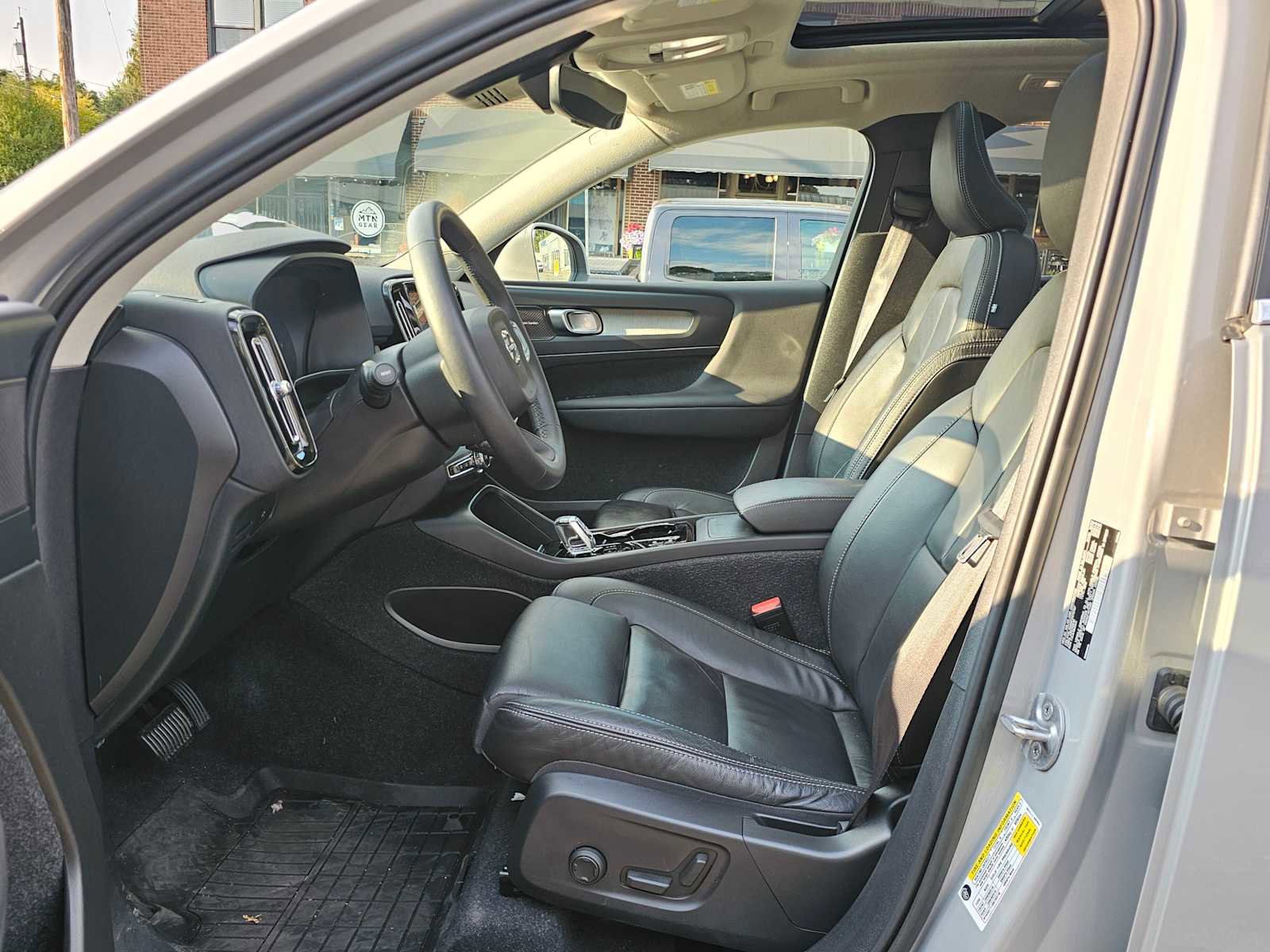 Used 2023 Volvo XC40 B5 Plus w/ Driver Assist Package image 19
