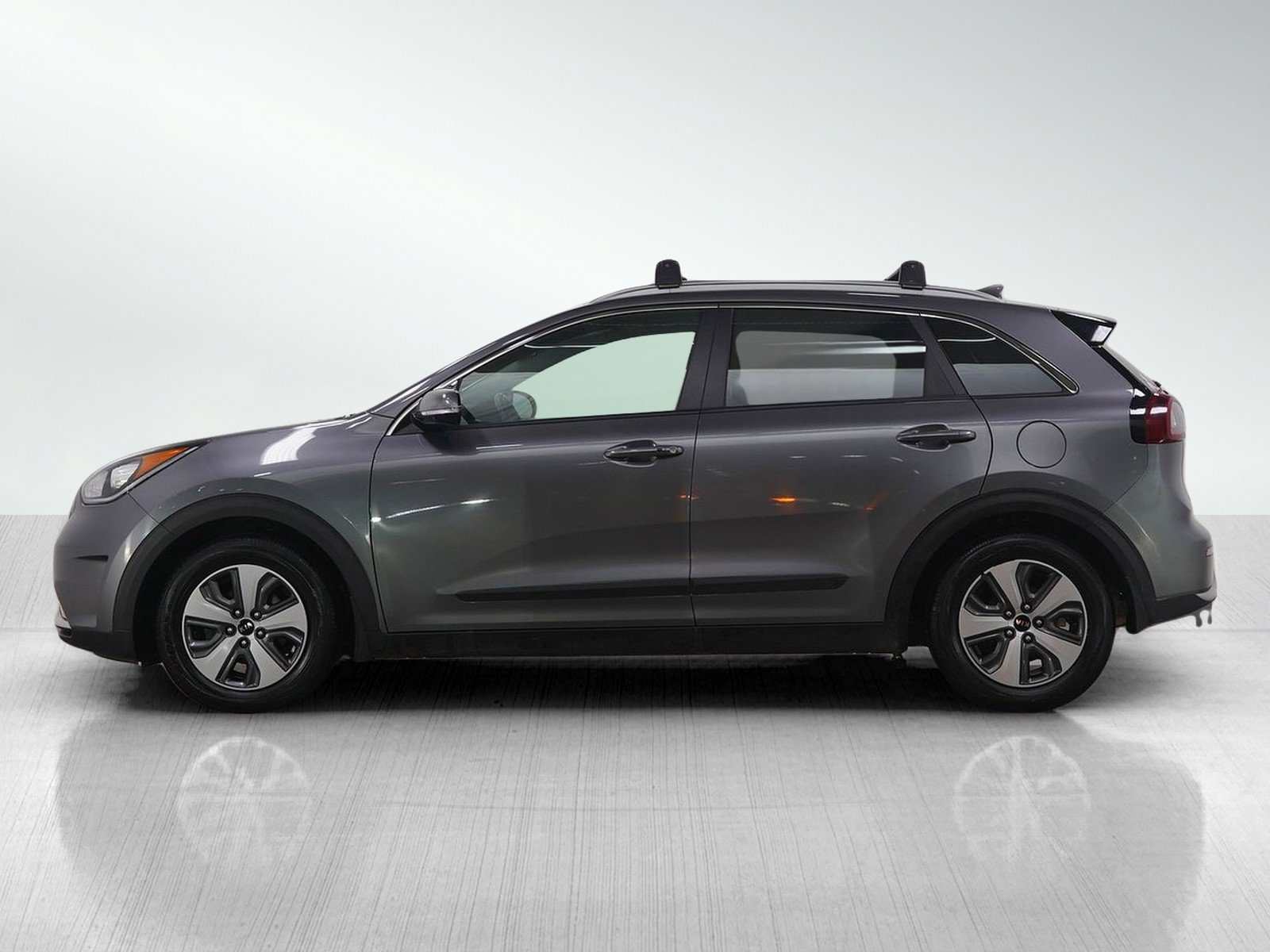 Used 2017 Kia Niro EX image 2
