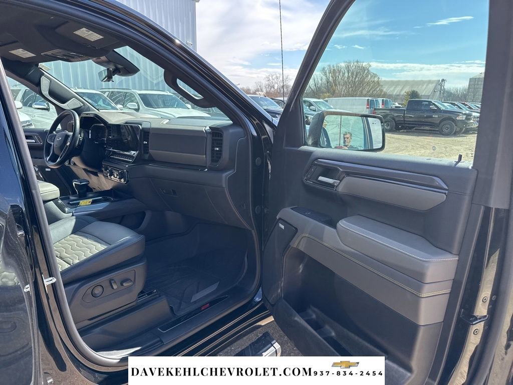 Used 2024 Chevrolet Silverado 1500 ZR2 w/ Technology Package image 27