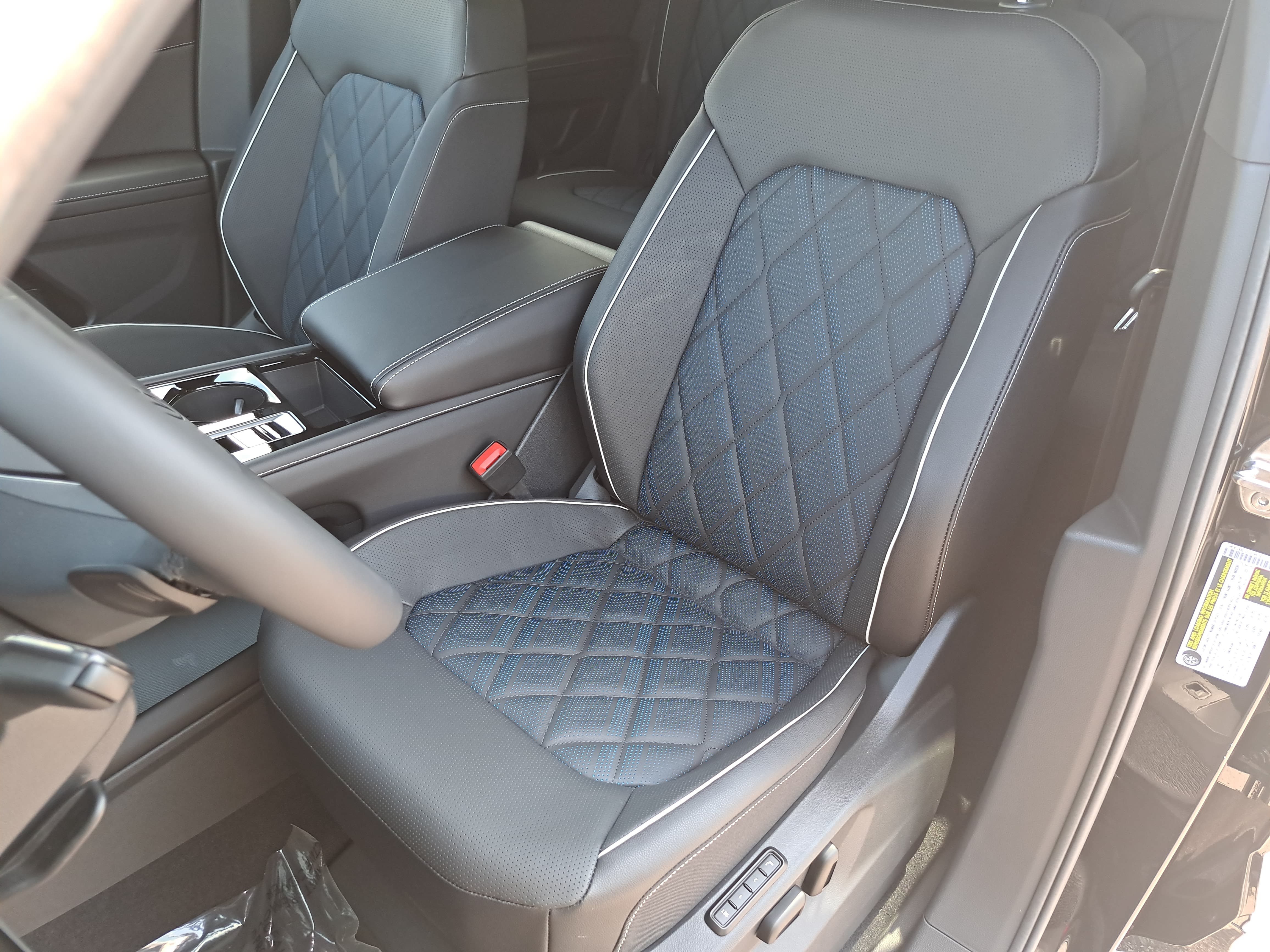 New 2026 Volkswagen Atlas Cross Sport SEL Premium R-Line AWD/4WD image 16