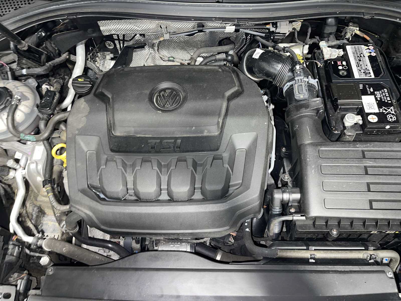 Used 2022 Volkswagen Tiguan SEL R-Line AWD/4WD image 9