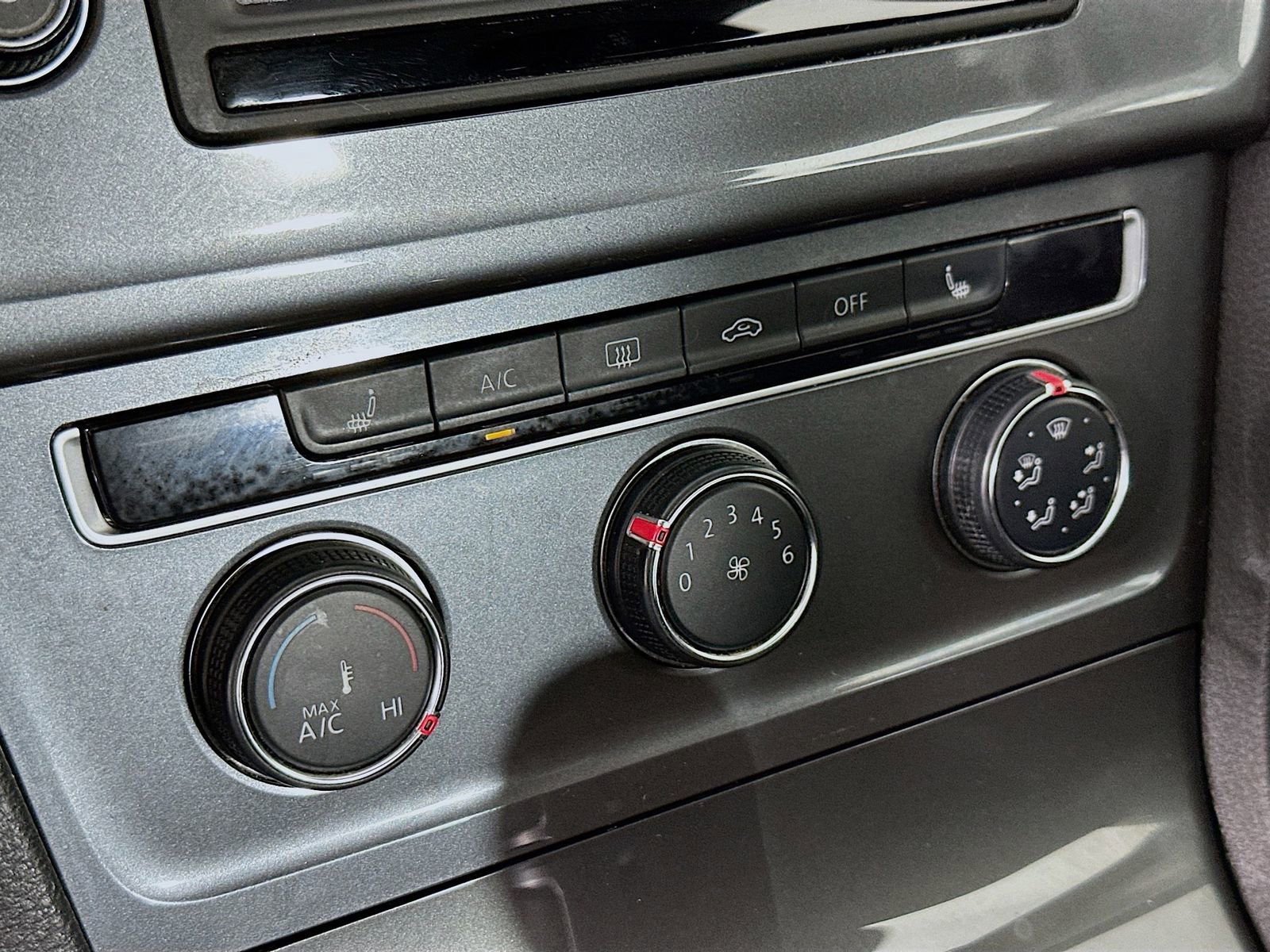 Used 2017 Volkswagen Golf Alltrack S image 16