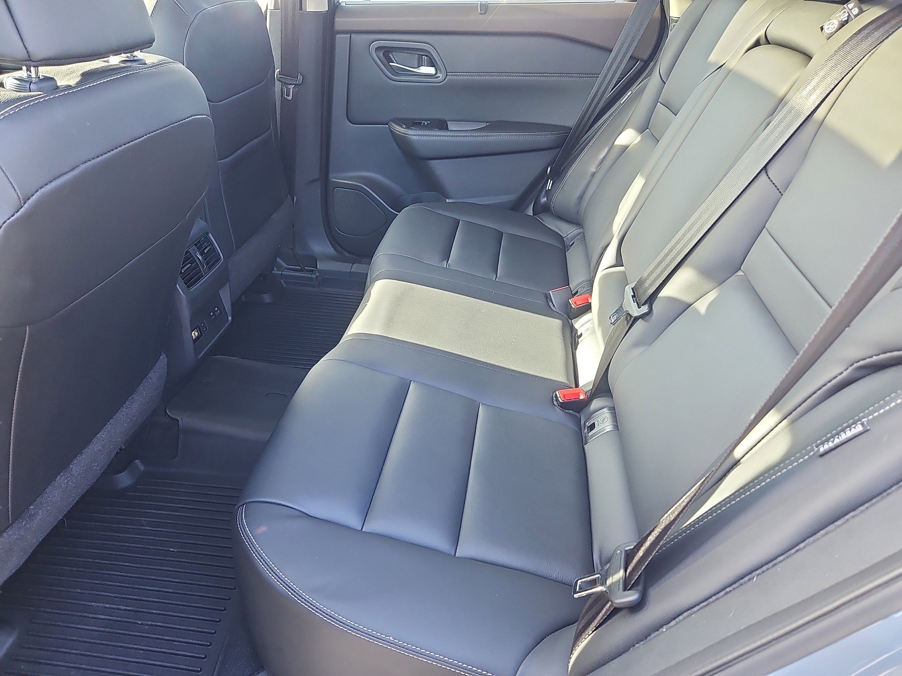 Used 2023 Nissan Rogue SL w/ SL Premium Package image 34