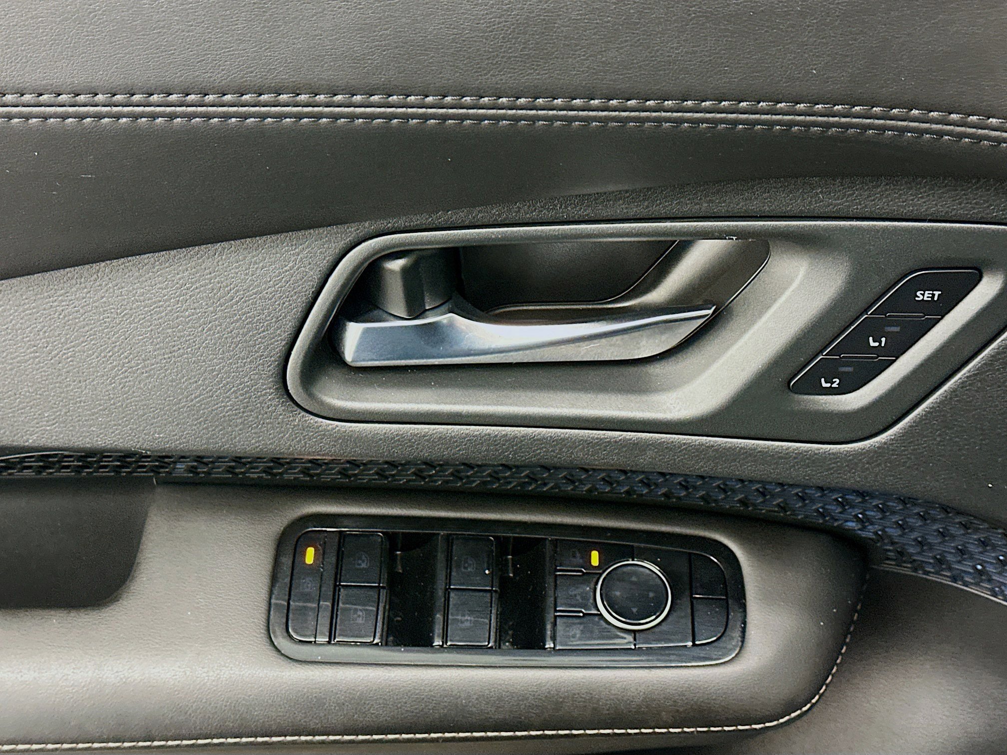 Used 2023 Nissan Ariya AWD image 15