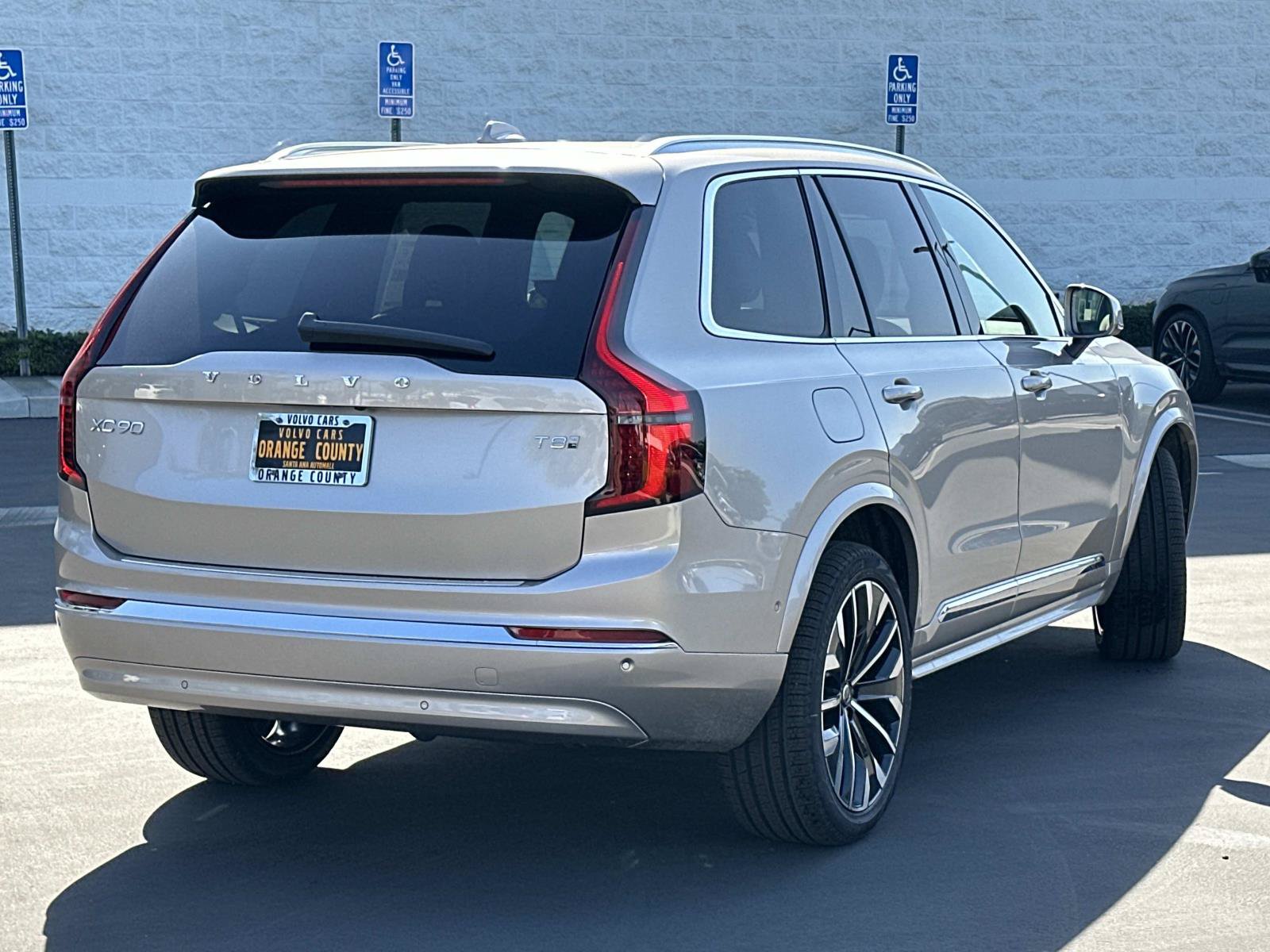 New 2026 Volvo XC90 T8 Plus w/ Protection Package Premier AWD/4WD image 4