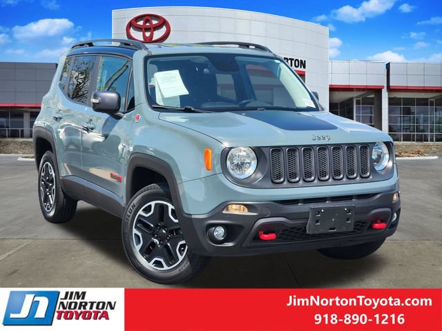 Used 2016 Jeep Renegade Trailhawk AWD/4WD image 2