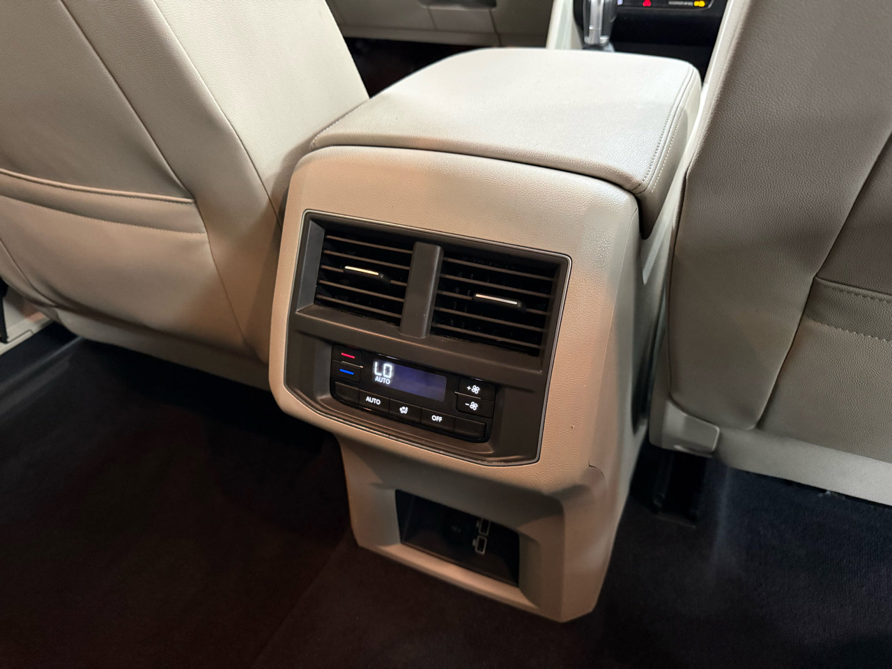 Used 2019 Volkswagen Atlas SE image 28