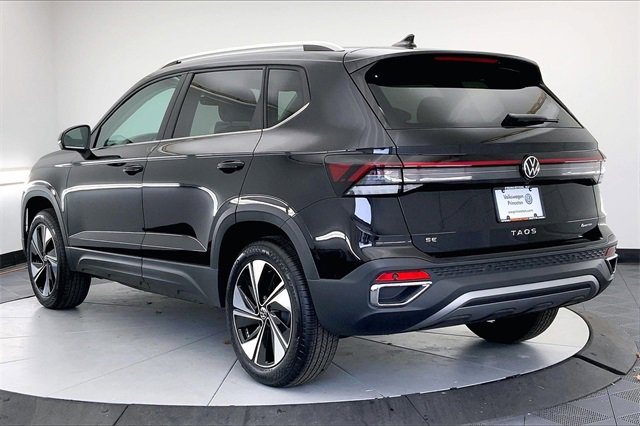 New 2026 Volkswagen Taos SE image 4