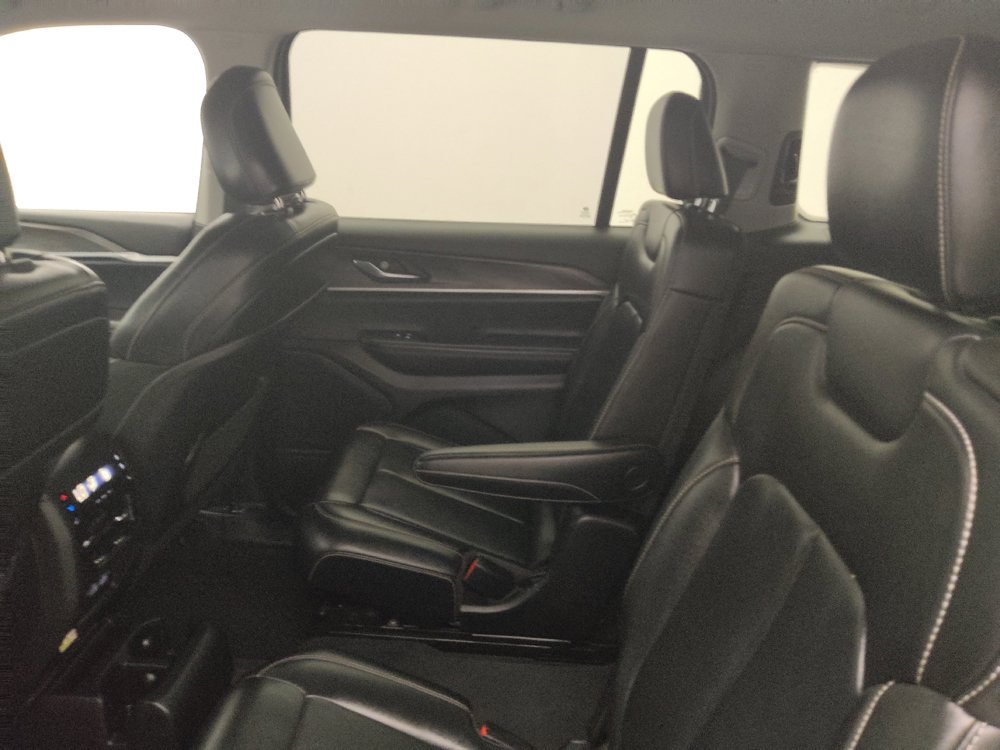 Used 2023 Jeep Grand Cherokee L Limited AWD/4WD image 18