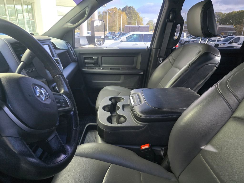 Used 2022 RAM 2500 Tradesman w/ Chrome Appearance Group image 3